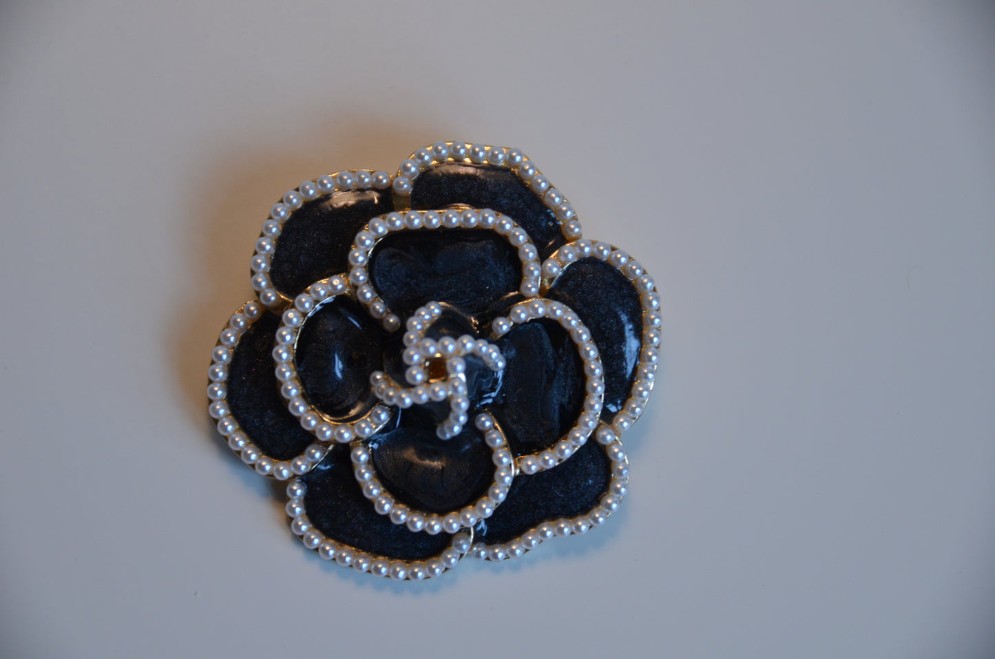 Broche Roos Zwart